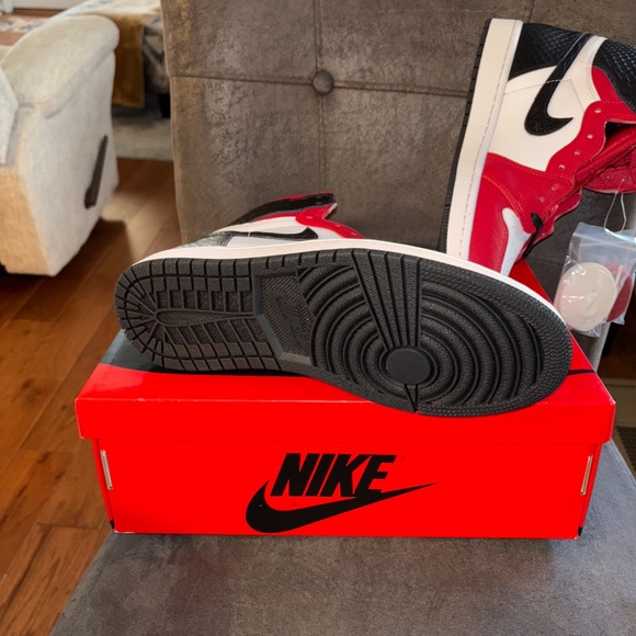NIB NEW Women’s Nike Air Jordan 1 Retro High OG Satin Snake Sneakers 12 - Picture 4 of 6